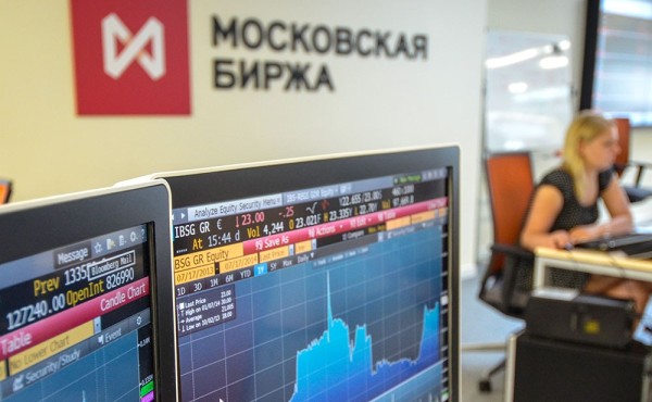 Российские биржи растут пятую сессию подряд