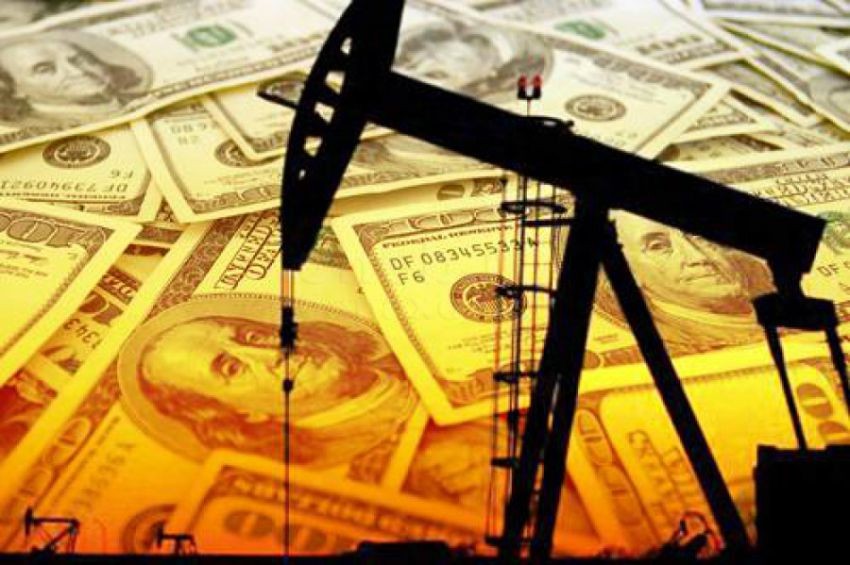 Нефть снизилась после отчета по запасам в США, но остается выше 50$