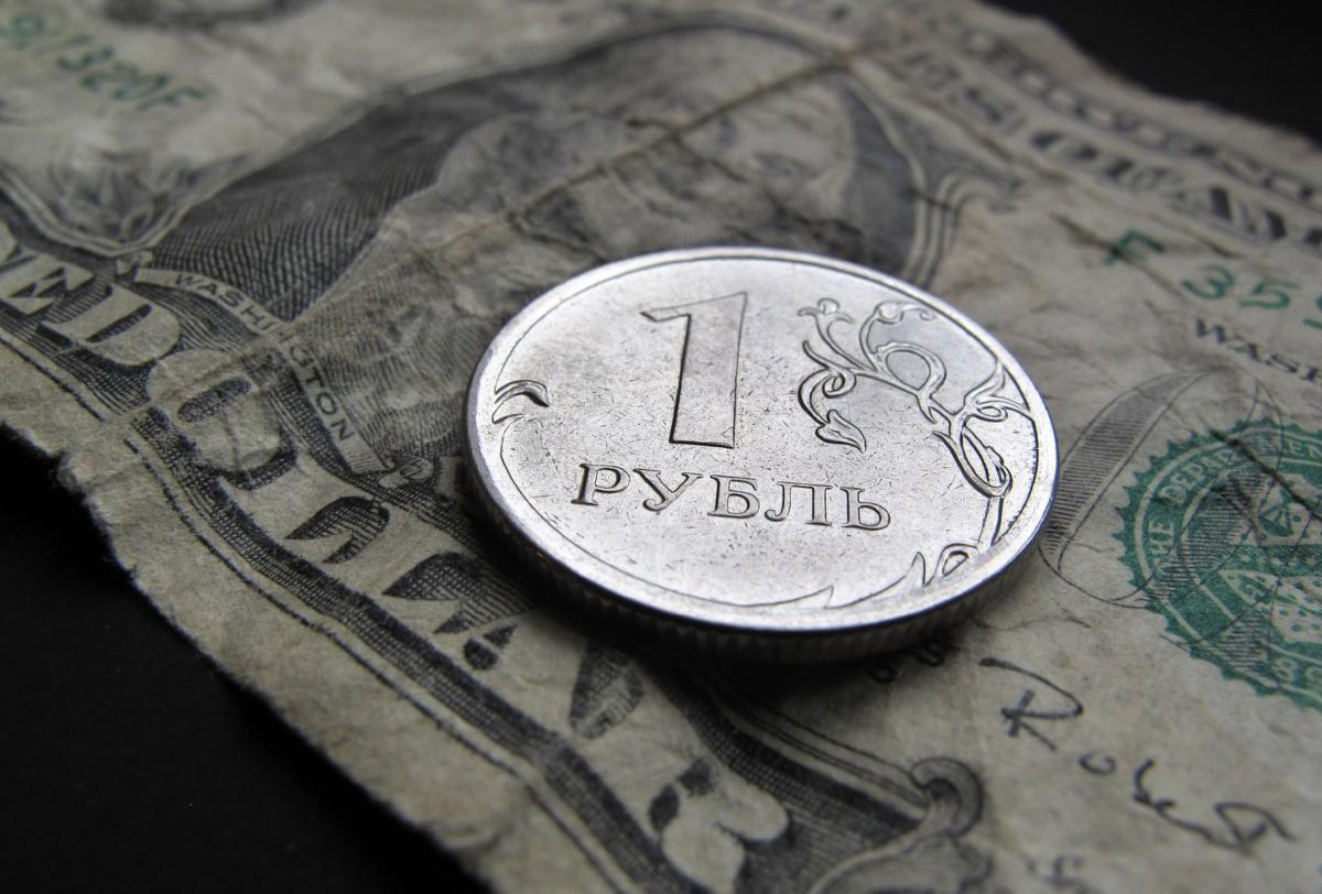 Российский рубль вновь в панике 